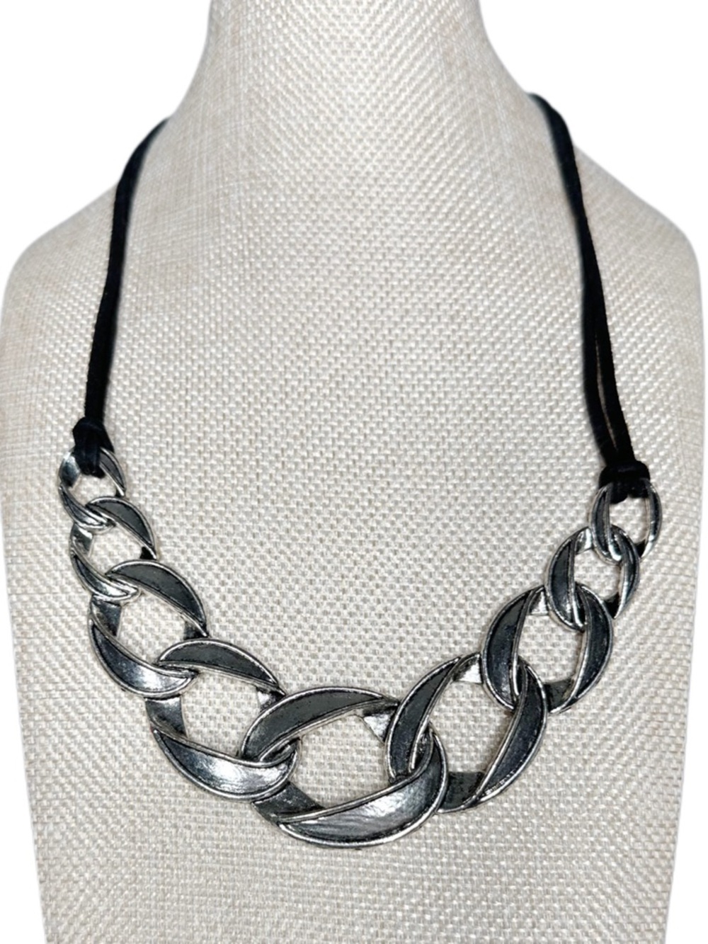 5/$25 😻 Silver Tone Necklace with Black Cord